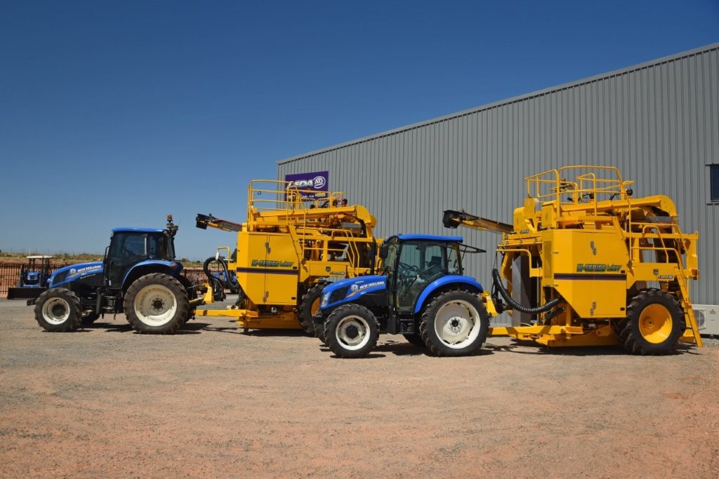 Custom hydraulic pump drive solution for a harvester